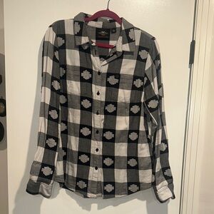 Black and White Harley Davidson, barn, shield Women’s Shirt